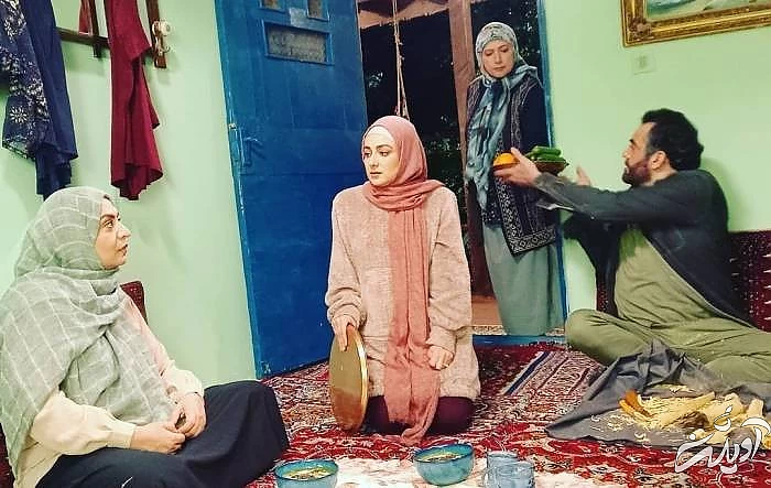 ویدا جوان و ساناز سماواتی در سریال روزهای آبی ویدا جوان و ساناز سماواتی